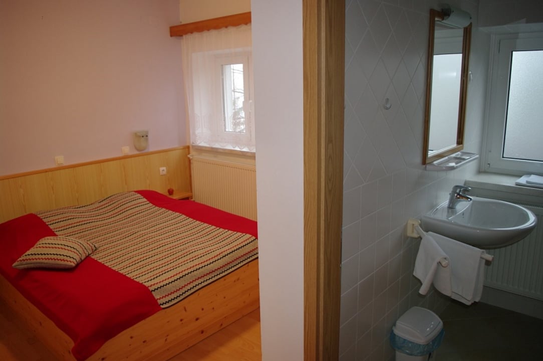 Zimmer Youth Hostel Barovc