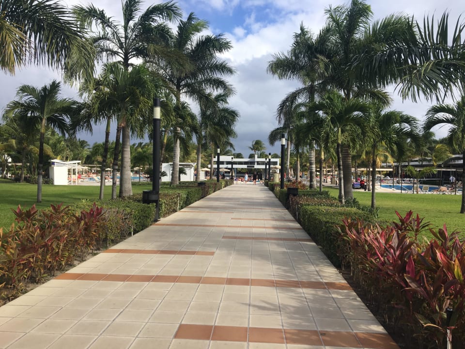 Weg zum Pool Hotel Riu Palace Mexico