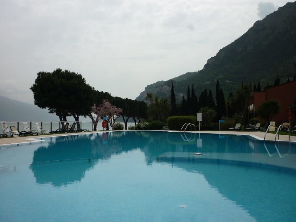 Blick zum See Hotel Du Lac