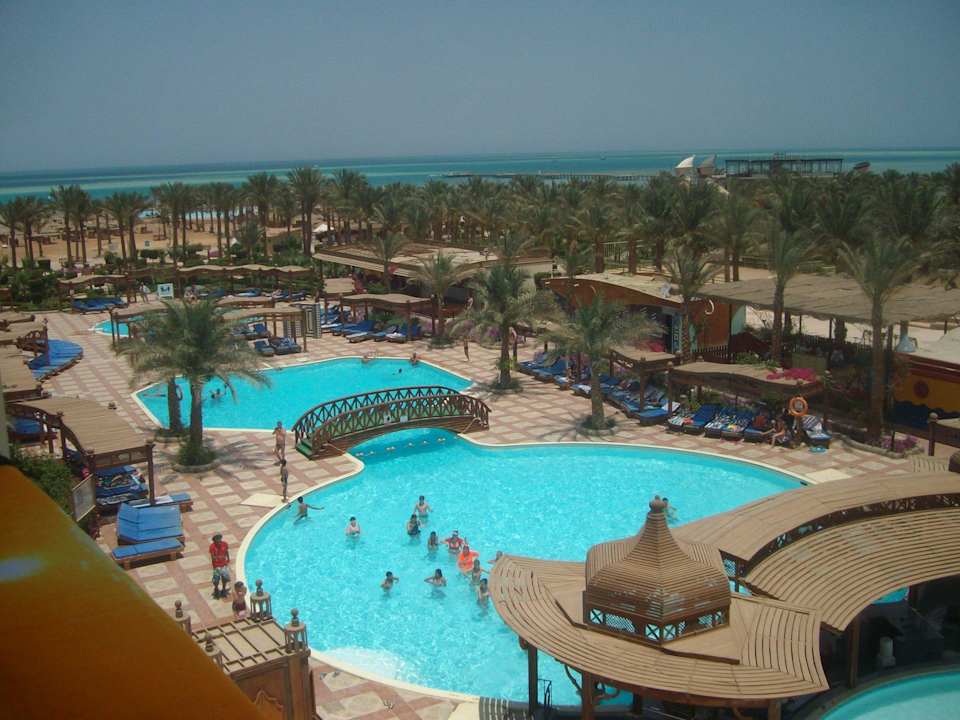 Вид из номера слева Riviera Aqua Park Resort