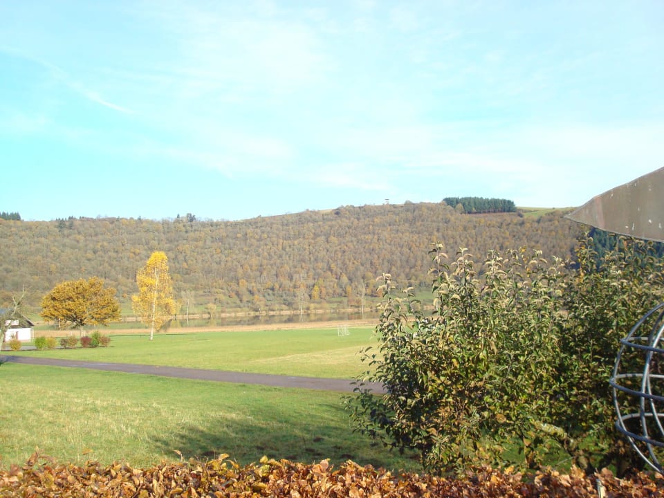 Blick zum Maar MAARIUM Hotel