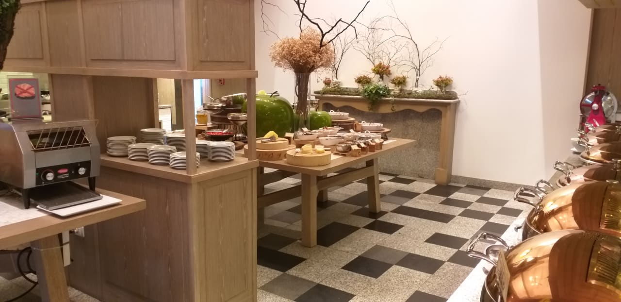 Gastro Woodlands Hotel & Resort