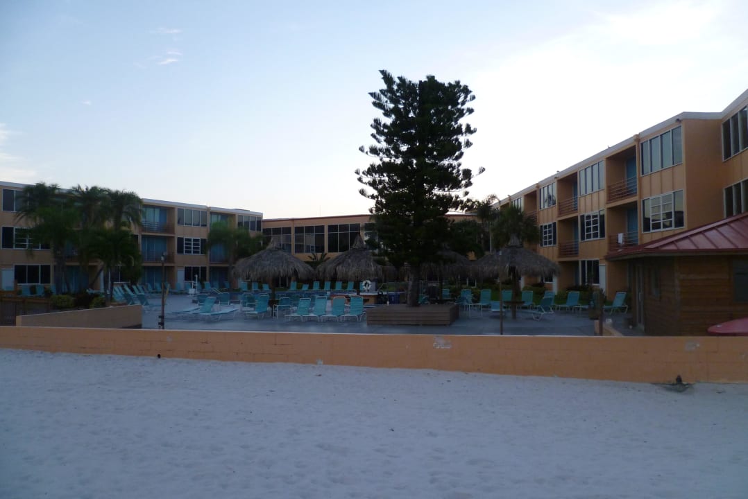 Poolanlage Hotel Dolphin Beach Resort