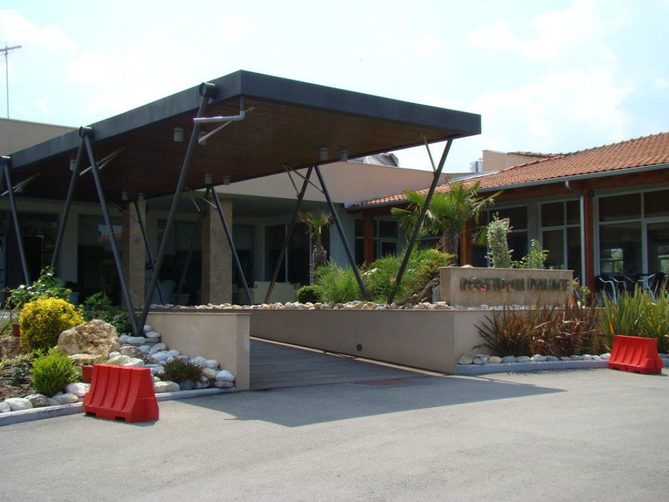 Hier kommt man an alltoura Club Hotel Poseidon Palace