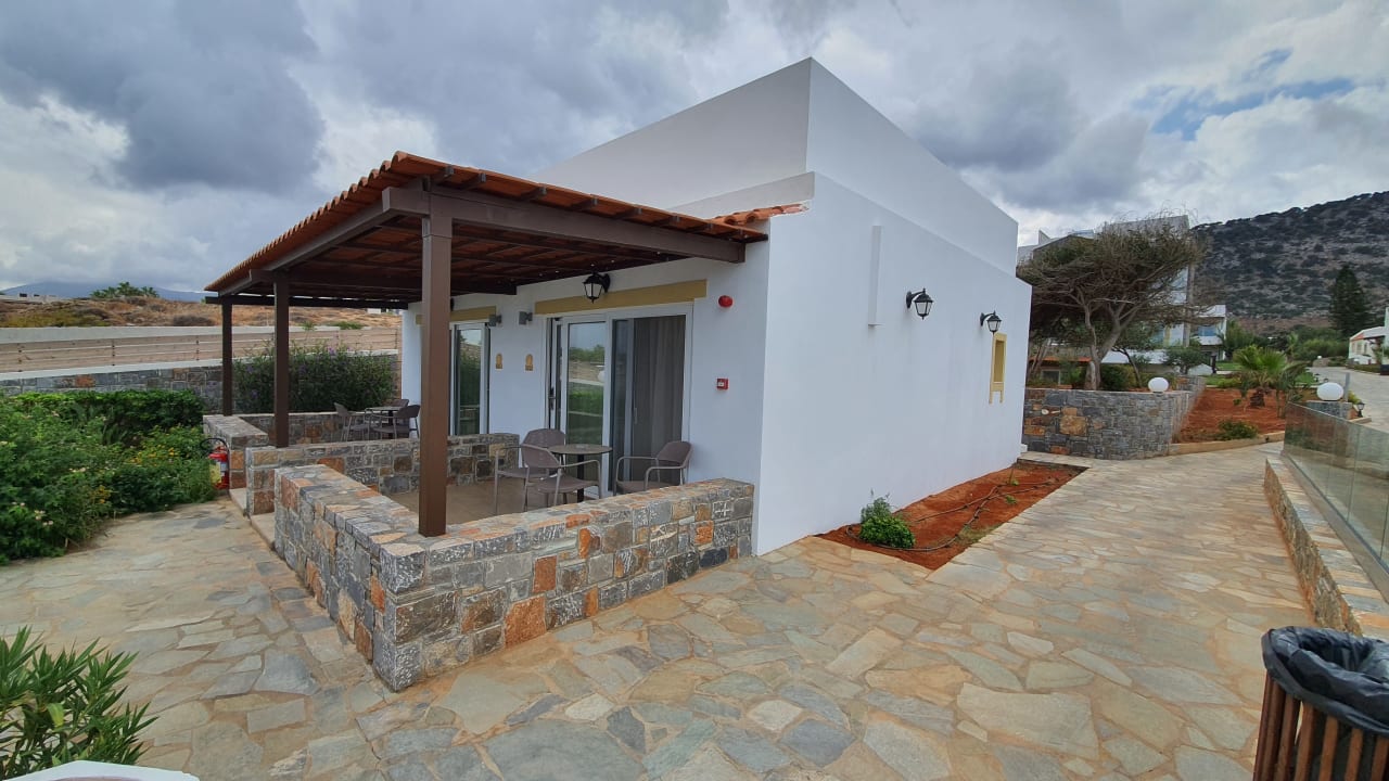 Zimmer Alexander Beach Hotel & Village Resort