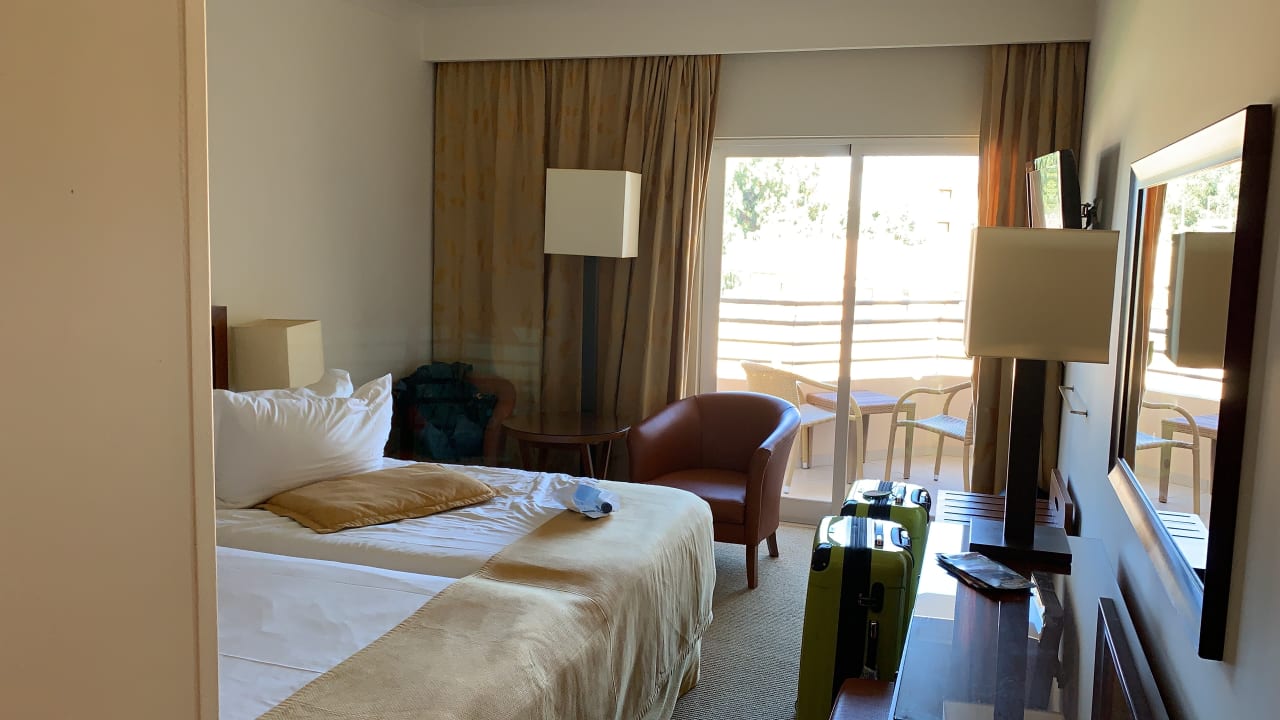 Zimmer PortoBay Falésia