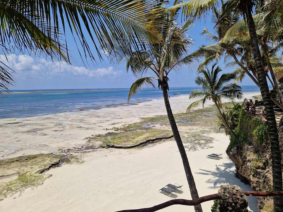 Strand Bahari Beach Hotel