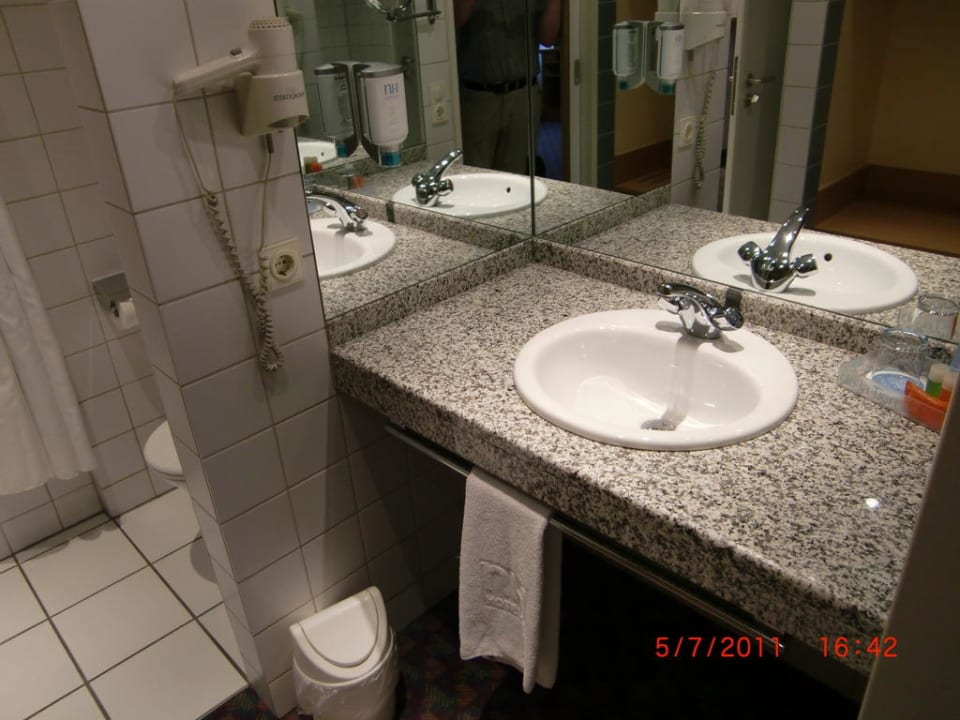Waschbecken im Bad Hotel NH Dortmund
