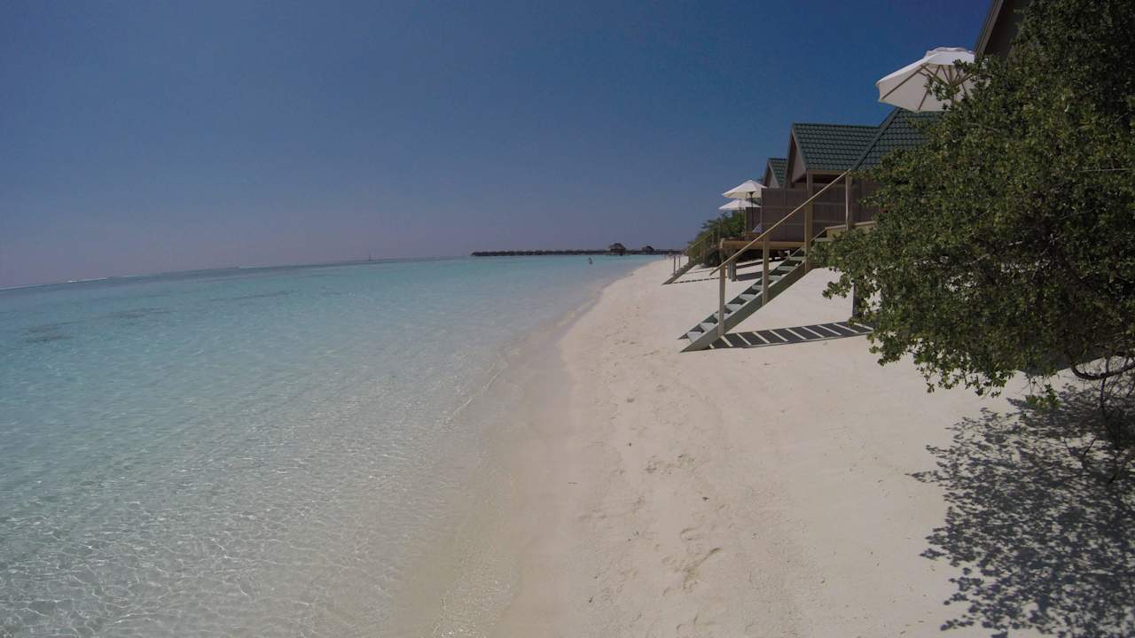 Strand an den Water Villen Meeru Maldives Resort Island
