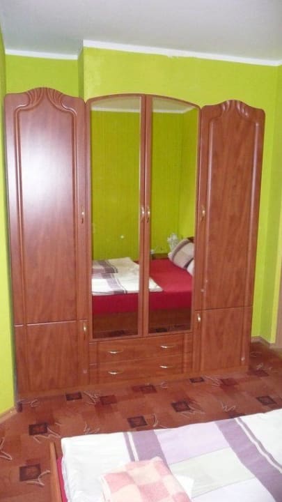 Schrank Center Hotel Bronkow