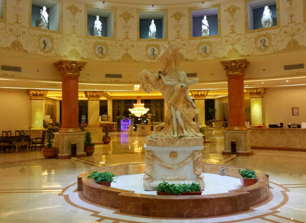 Sehr pompös Hotel Titanic Palace