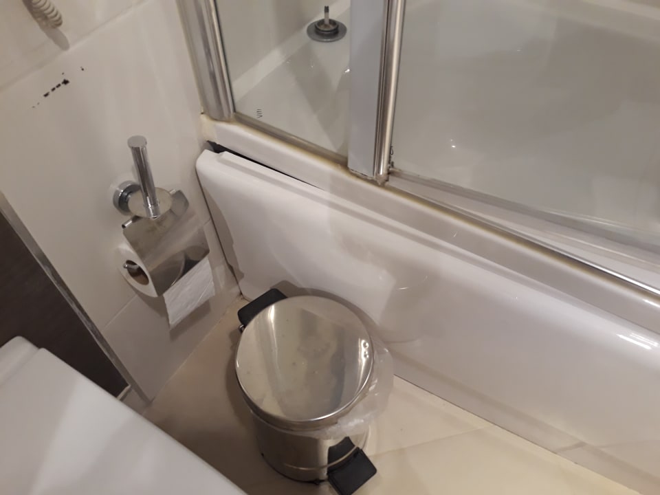 Zimmer Kamelya Aishen Club