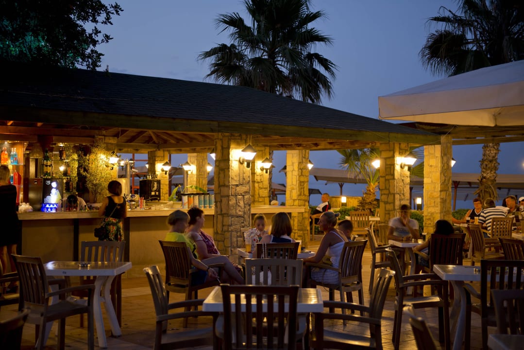 Pool Bar Armas Gül Beach