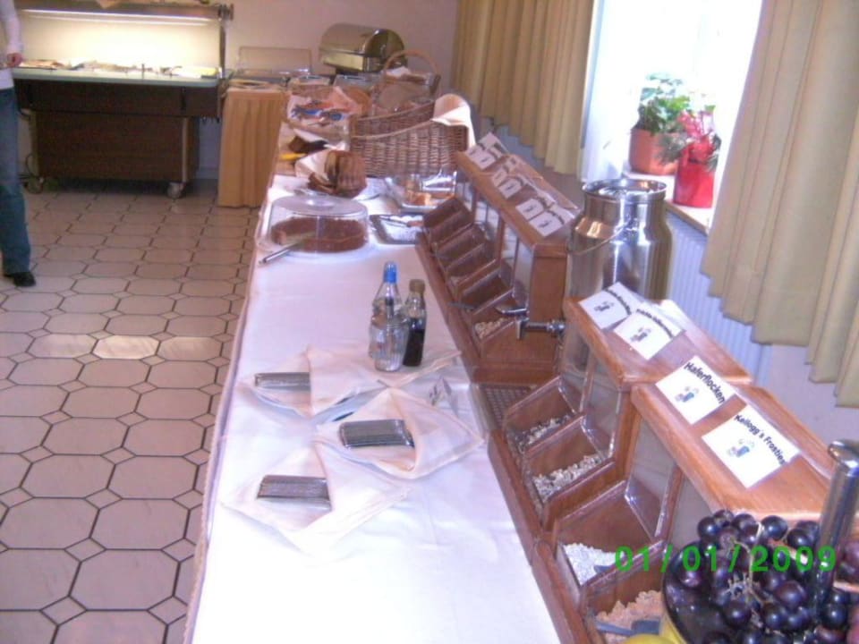 Frühstücksbuffet / Restaurant Hotel Apollo