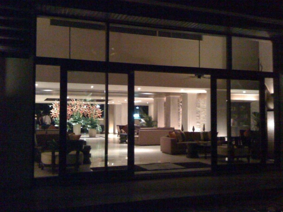 Вход Impiana Resort Patong