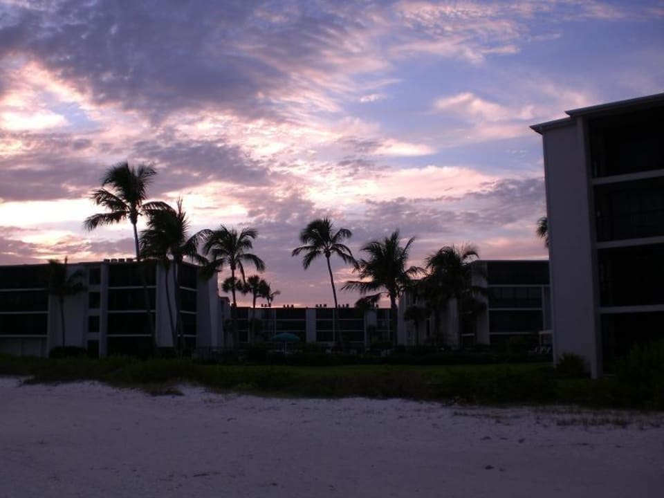 Hotelanlage vom Strand aus gesehen Sundial Beach & Golf Resort