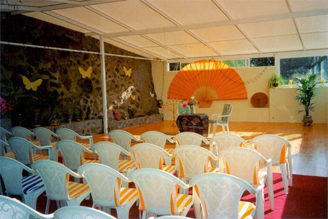 Vortragsraum für Gruppenveranstaltungen Jardin Mariposa Retreat- und Seminarzentrum