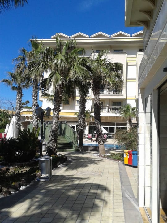 Weg zum Pool Diamond Excellence Resort & Spa