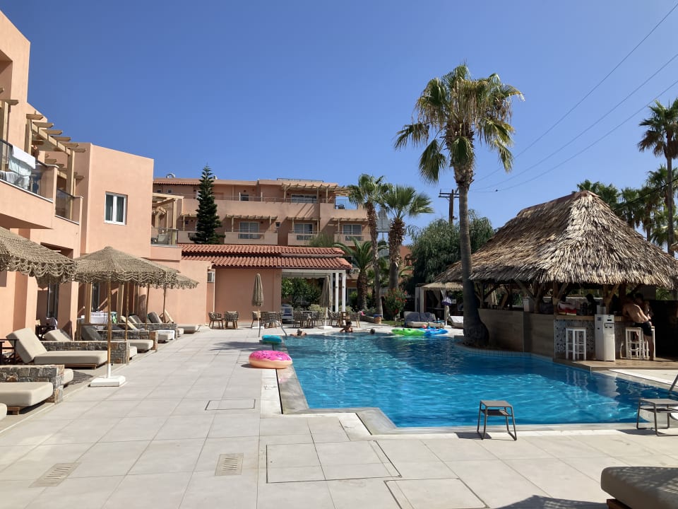 Pool High Beach Resort