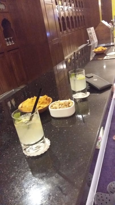 Nachos & Nüsse Royal Taj Mahal Hotel