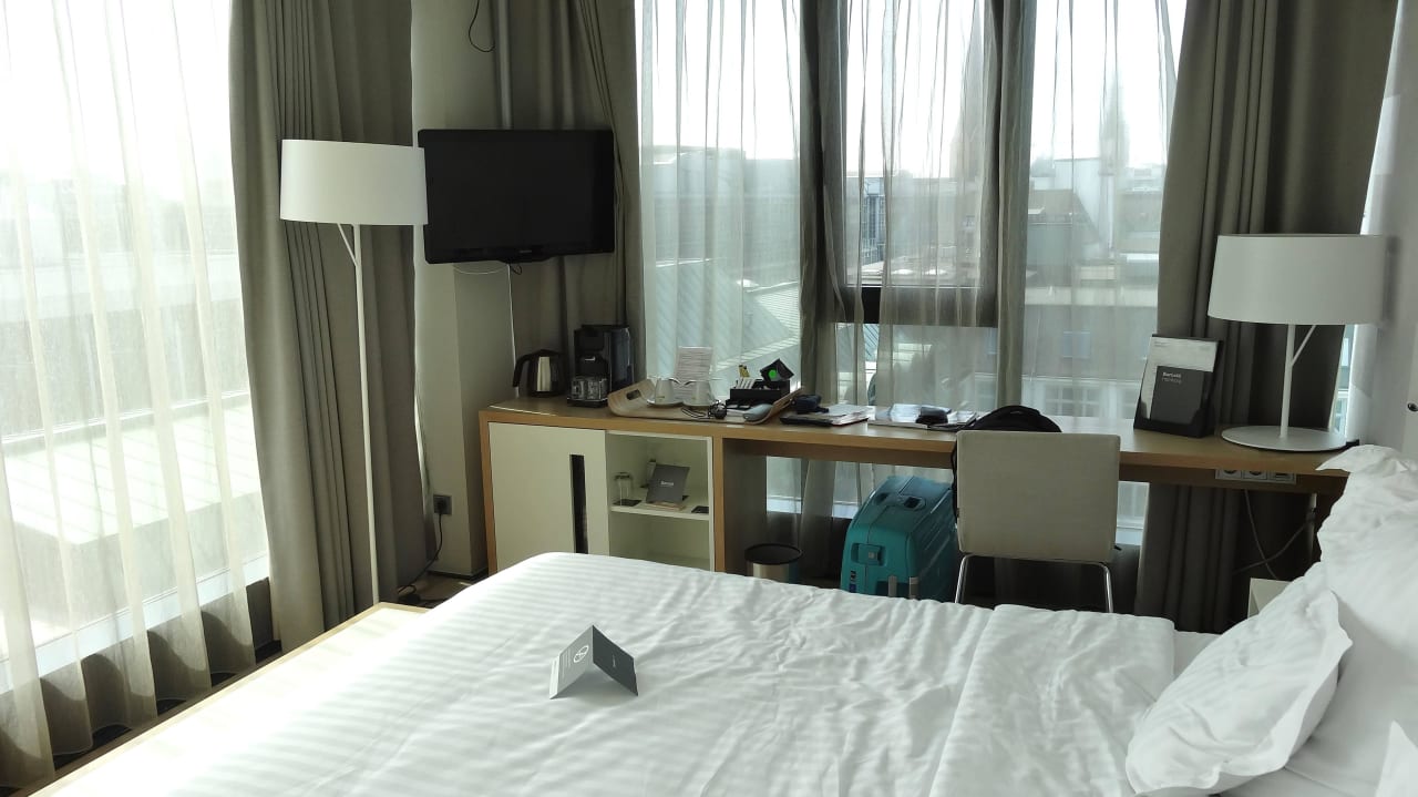 Deluxe-Eckzimmer mit Arbeitsplatz Barceló Hamburg