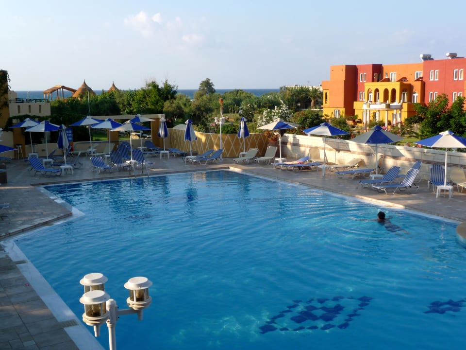 Pool Vantaris Luxury Beach Resort