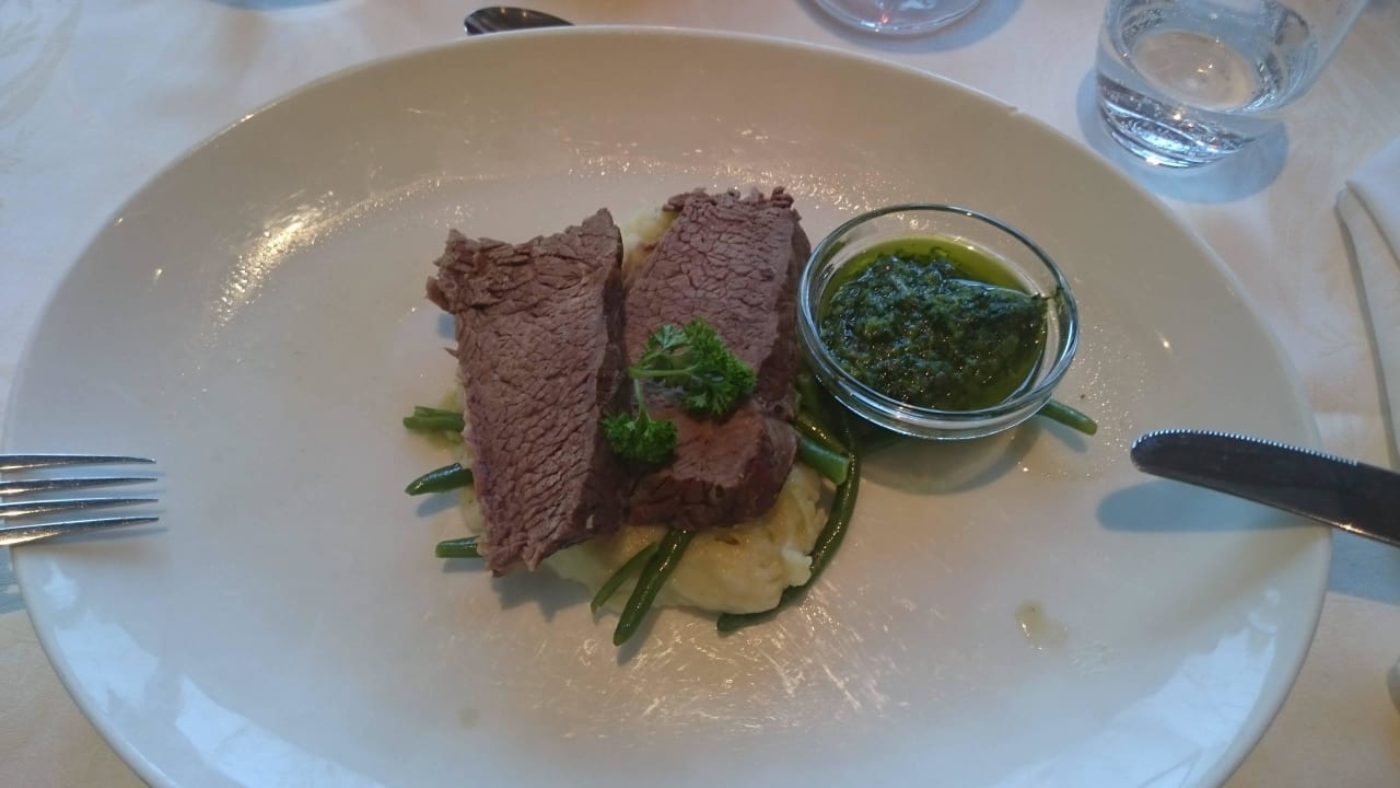 Eines der Hauptgerichte Sonklarhof