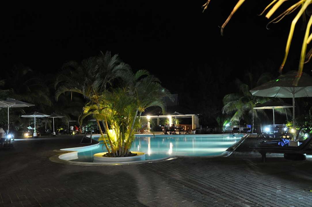 Bei Nacht Le Peninsula Bay Beach Resort & Spa