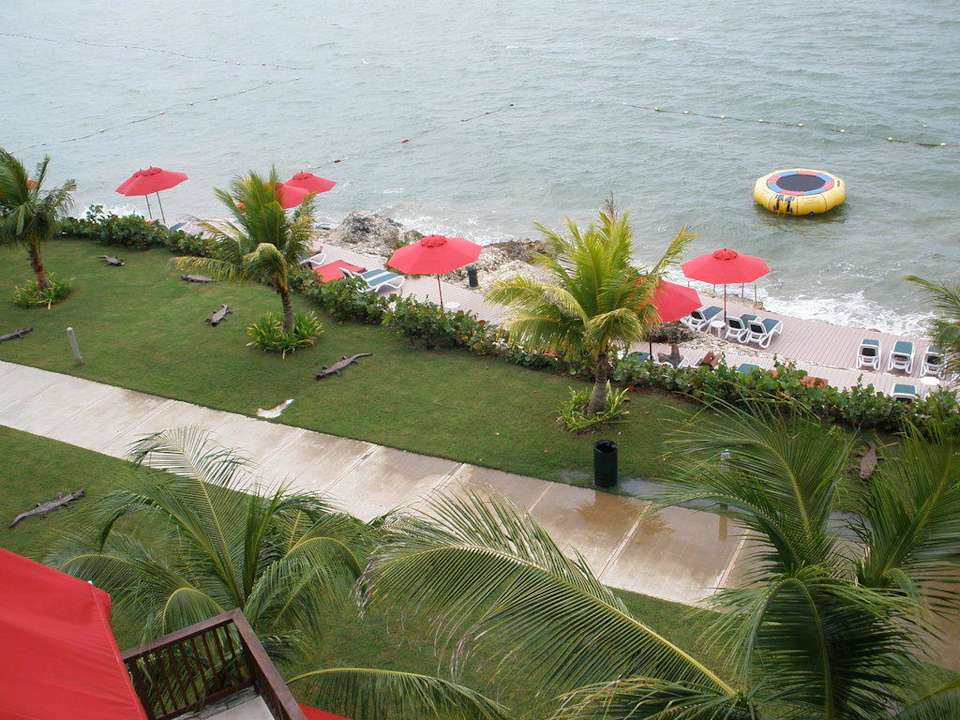 Ausblick zum Strand Decameron Baru