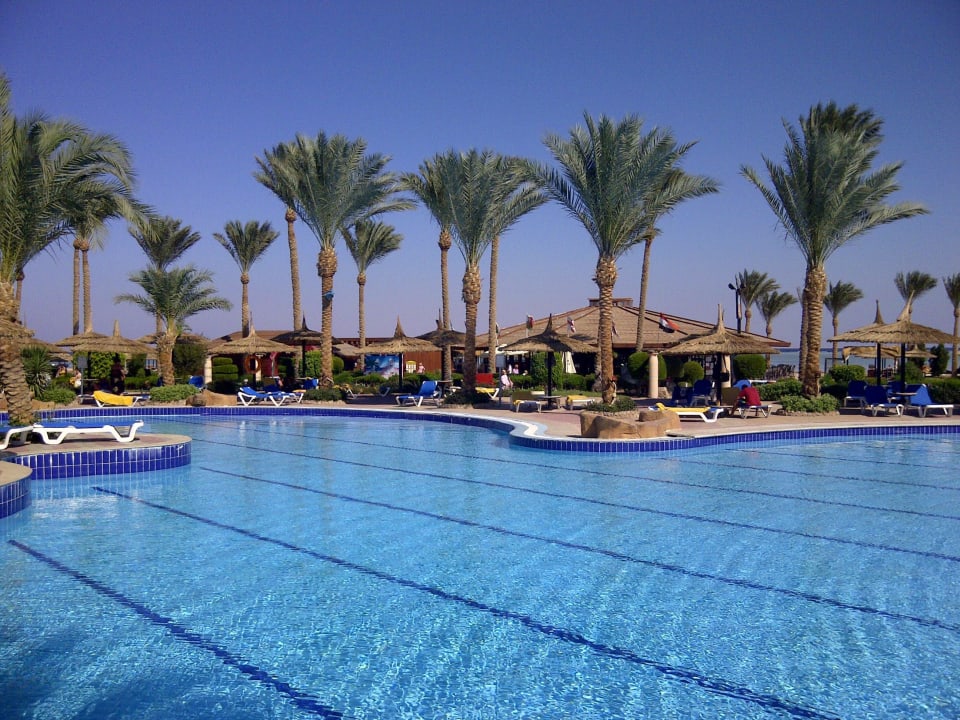 Basen Sea Beach Edge By Rotana