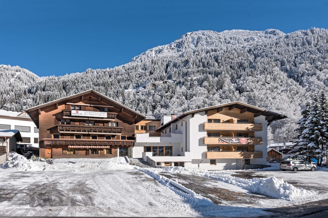 Außenansicht Hotel Alpenfeuer Montafon