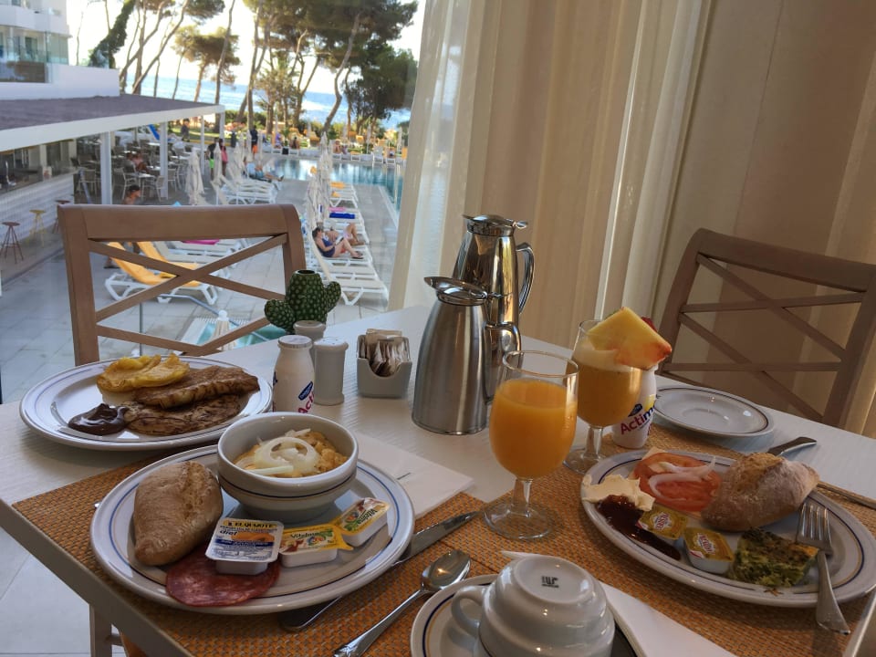 Frühstücksbüffet mit traumhaften Ausblick Iberostar Selection Santa Eulalia Ibiza