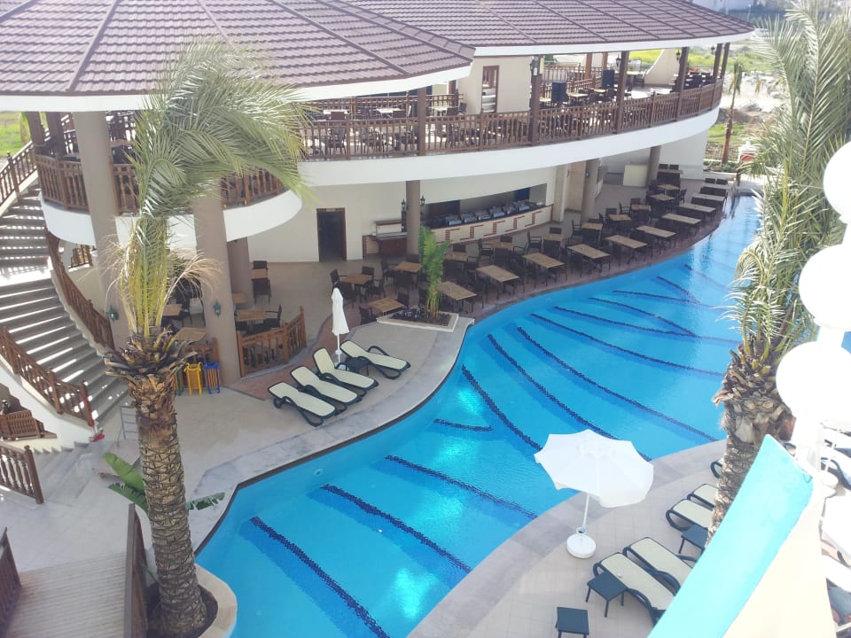 Einer von 4 Pools Side Crown Palace