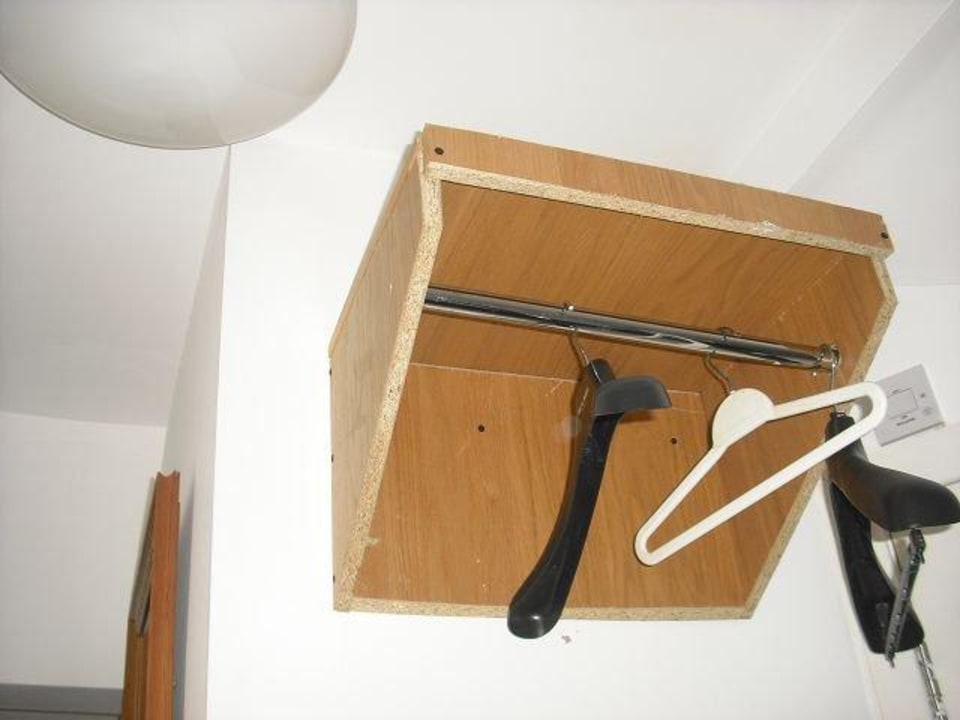 Hutablage und Garderobe Hotel Euro Wembley