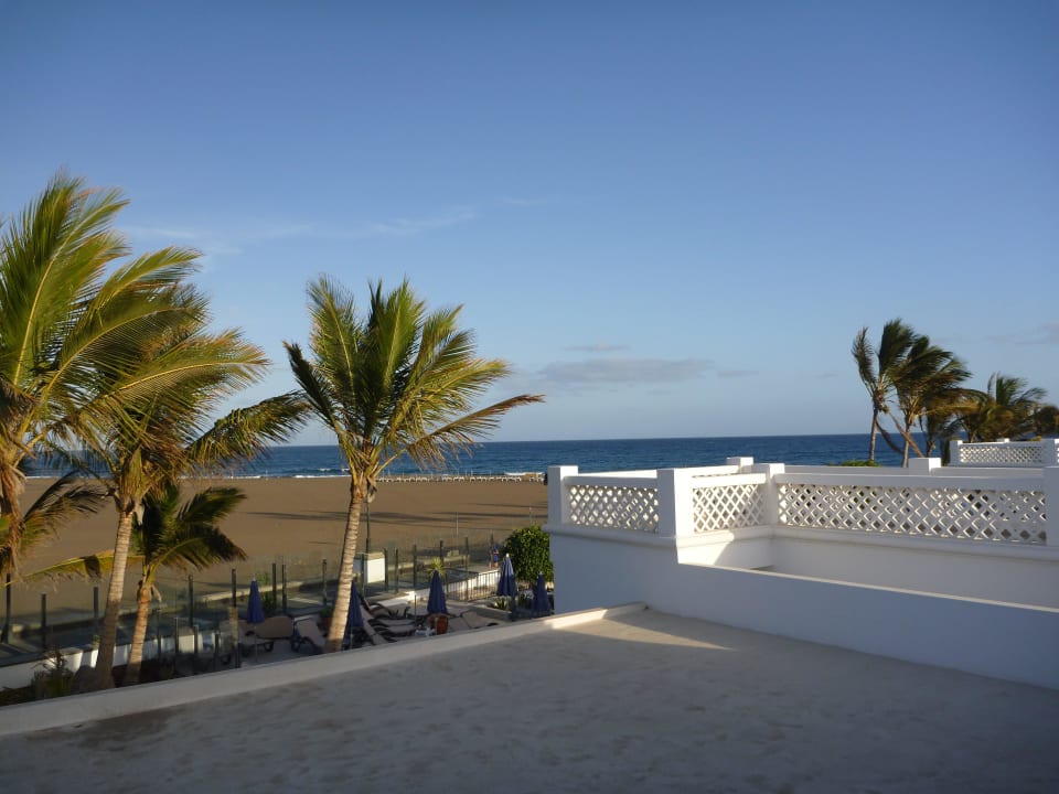 Blick vom Balkon zum Meer Hotel Las Costas
