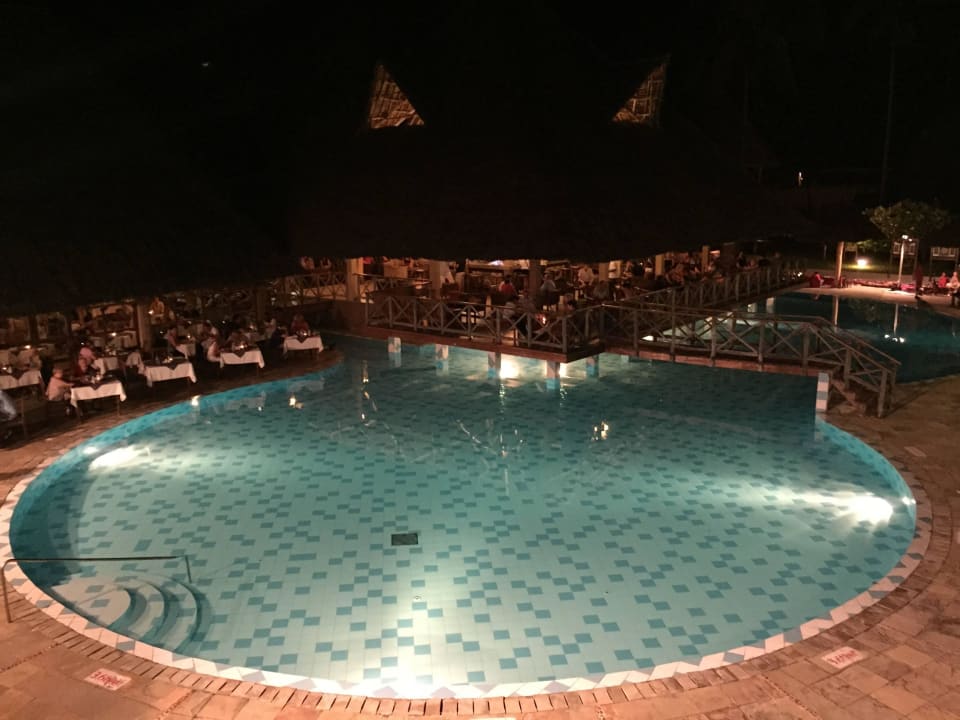 Am Abend Neptune Pwani Beach Resort & Spa