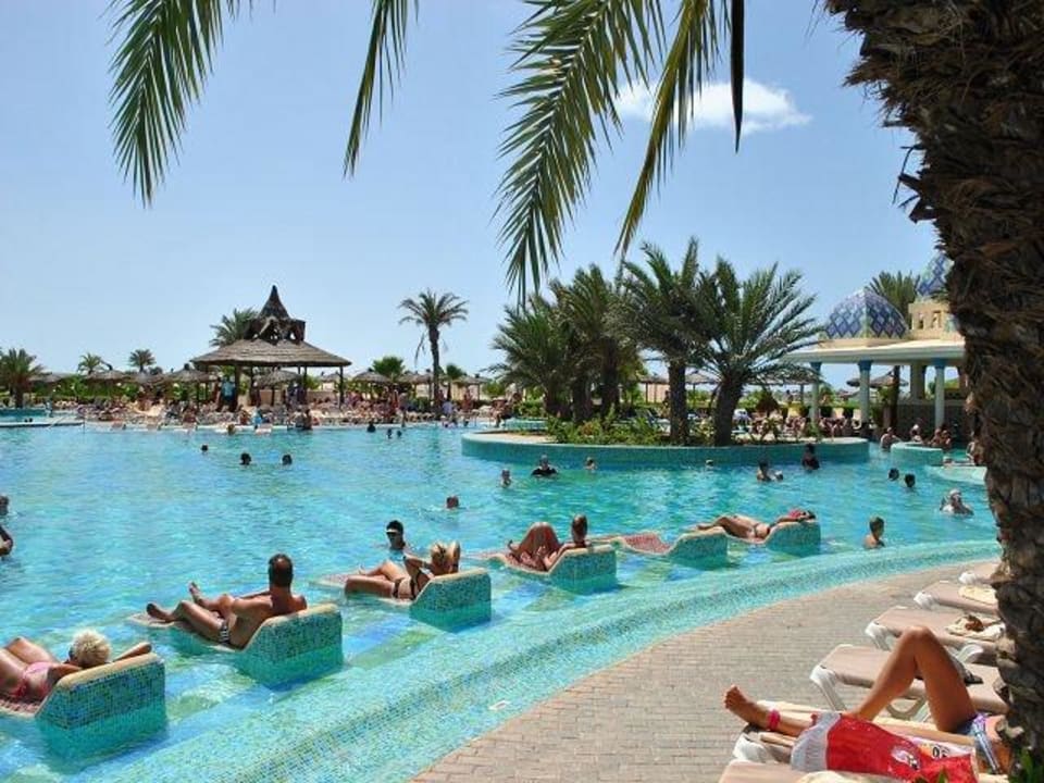 Poolanlage Hotel Riu Karamboa