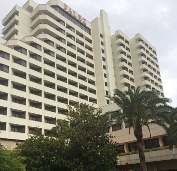 Фасад отеля со стороны сада Hotel Özkaymak Falez