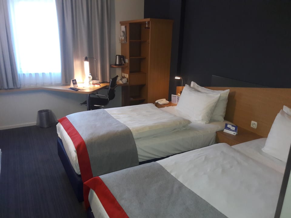 Zimmer Holiday Inn Express Frankfurt - Airport