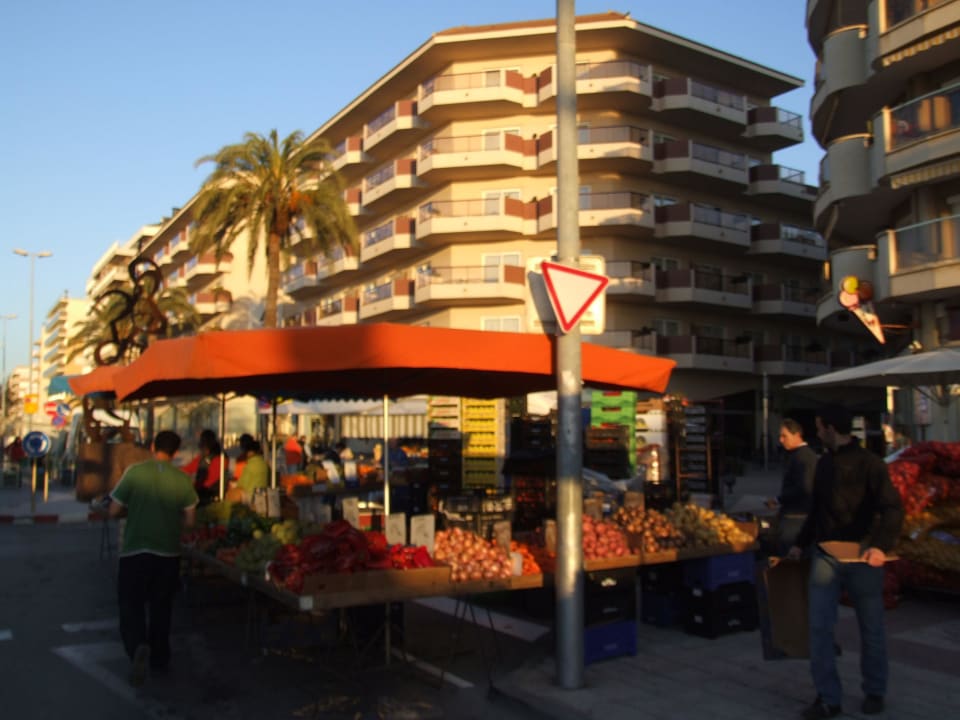 Freitagsmarkt vor dem Hotel AQUA Hotel Promenade & Spa