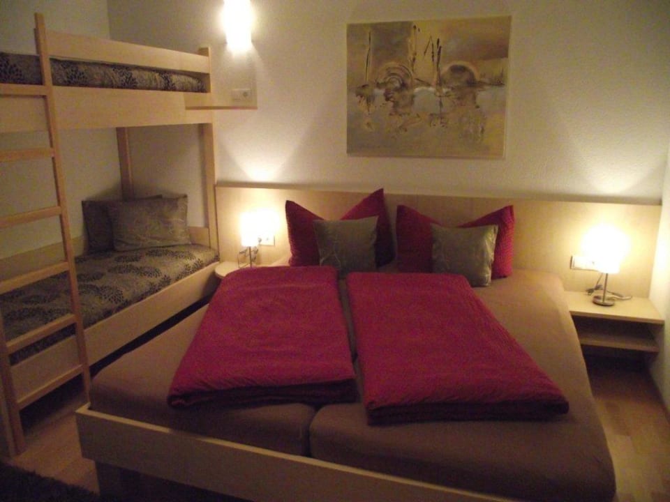 Schlafzimmer, Flat-Tv, Badezimmer, tolle Aussicht  Ferienwohnungen Gschlössle