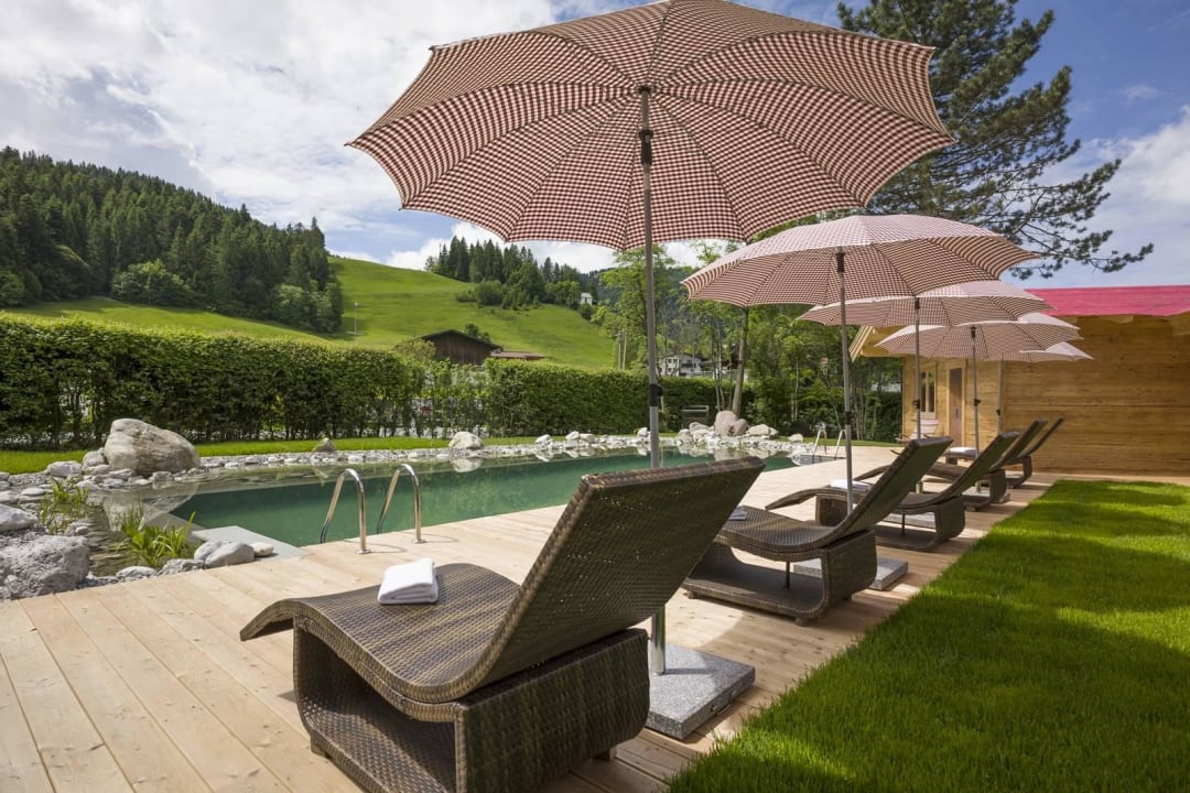 Pool mit Garten FLORA - Das kleine Gartenhotel