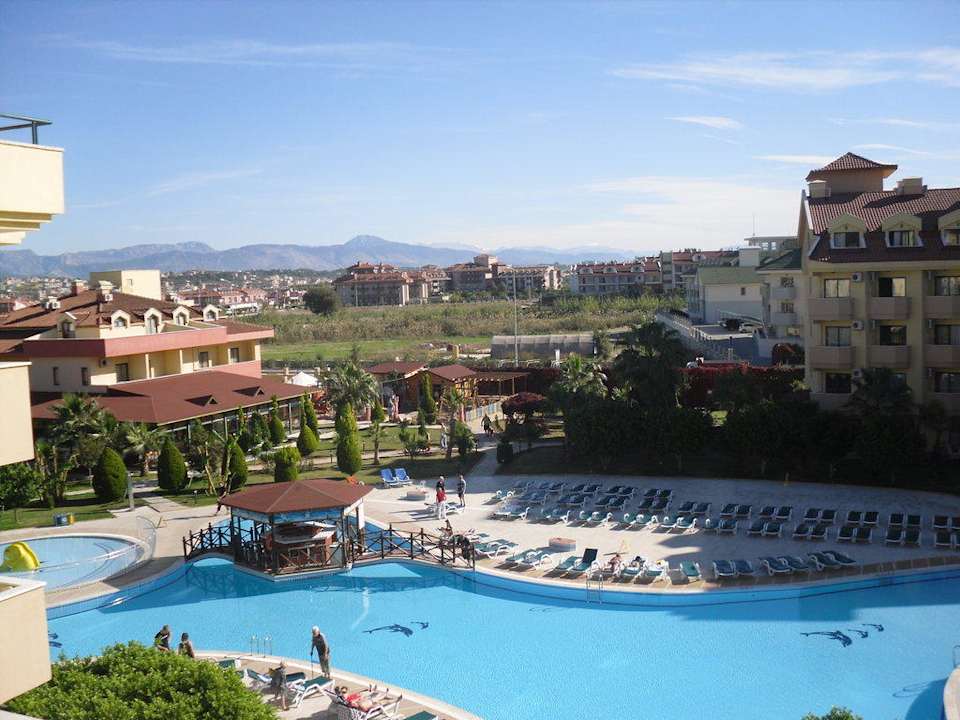 Blick vom Balkon zum Pool Grand Seker Hotel