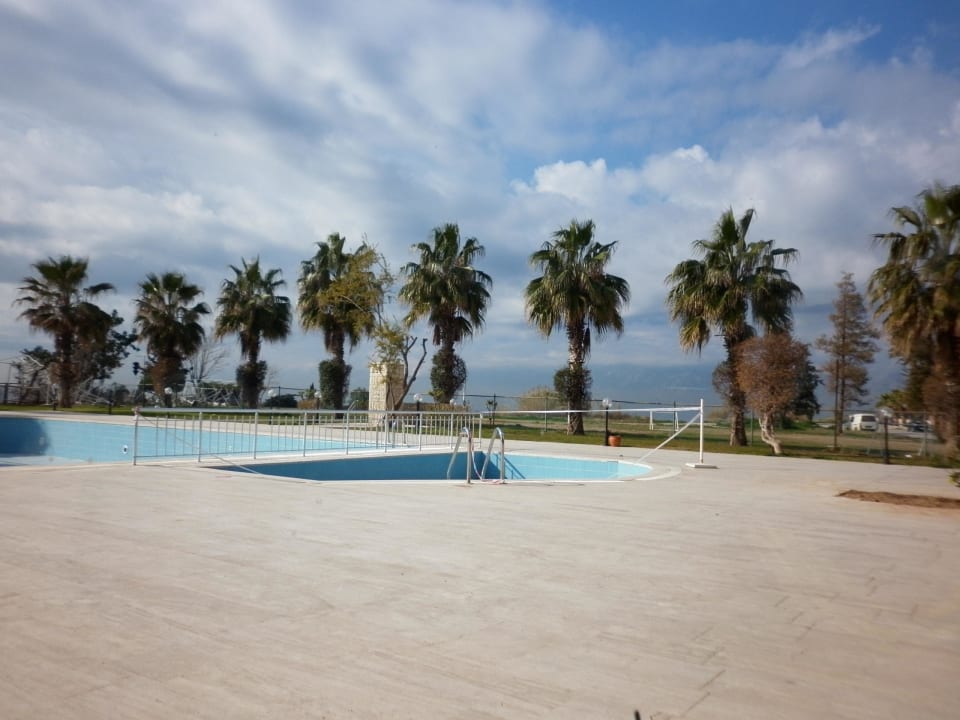 Basen zimą Falcon Hotel