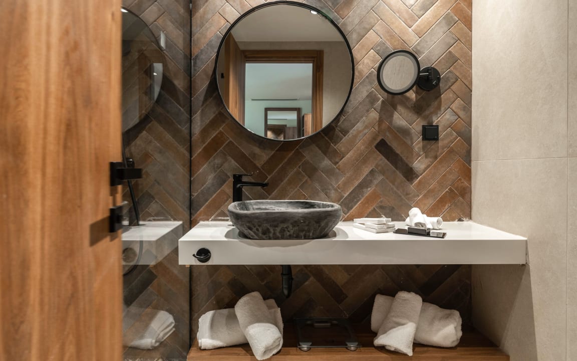 Zimmer Domes Aulūs Zante, Autograph Collection