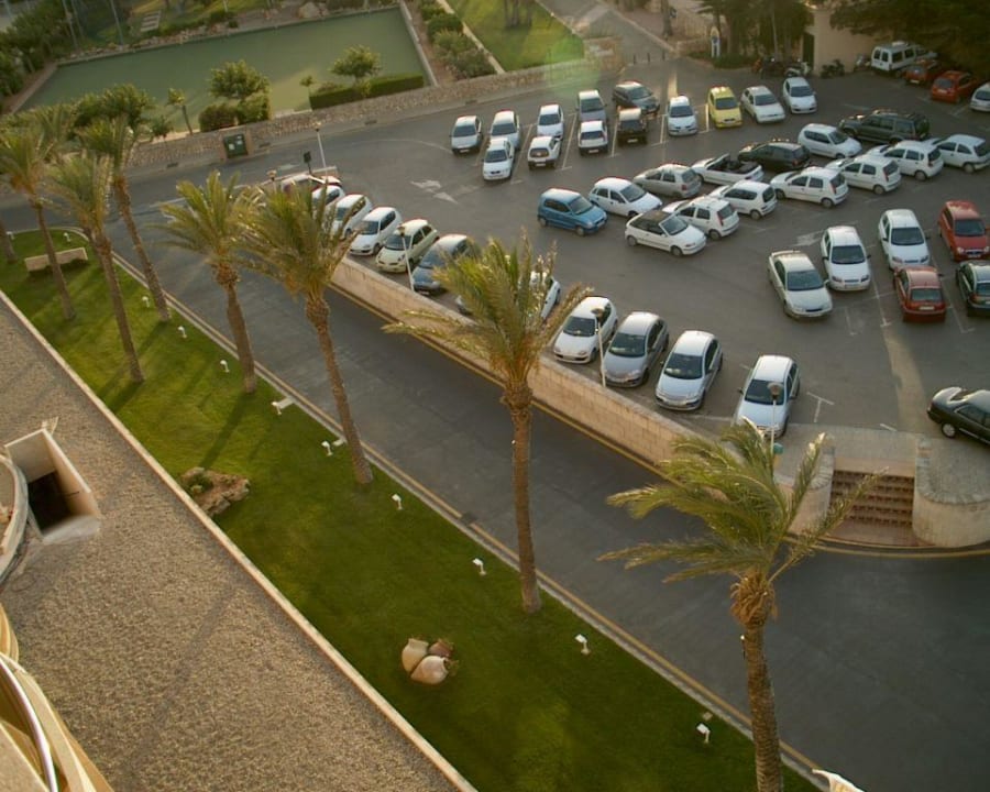 Hotel Aussicht 6. Stock auf Parkplatz Alua Illa de Menorca