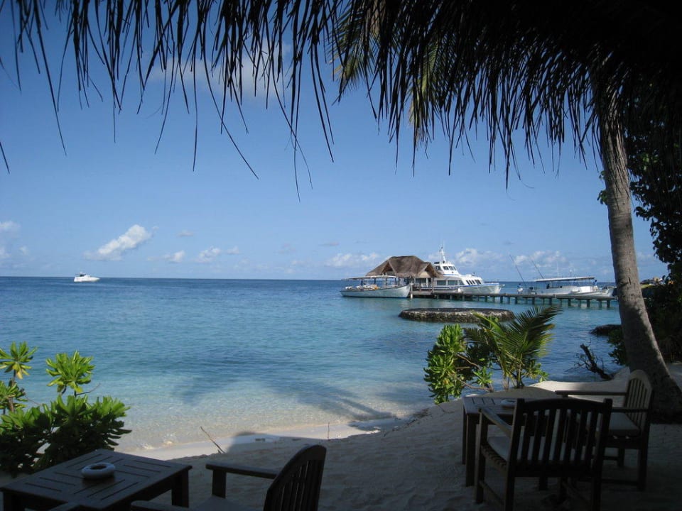 Blick von der Fungbar zum Bootsanlegesteg Kuramathi Maldives