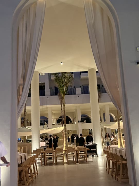 Gastro Serry Beach Resort