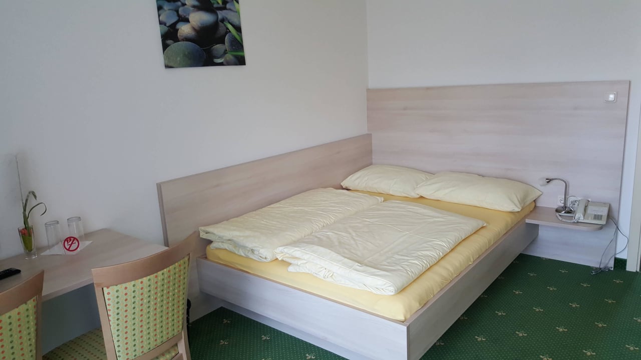 Doppelzimmer GRAND LIT (Bettengrösse 150x200)  Pension Gstrein