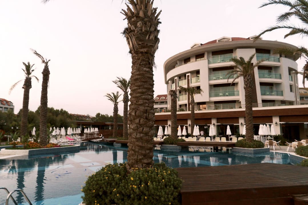 Pool mit Vorderhaus Sunis Evren Beach Resort Hotel & Spa